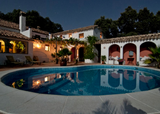 Spacious & Luxurious in Downtown1